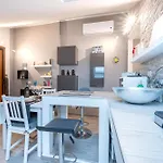 Guesthost - Elegant And Sweet Appartement Parma