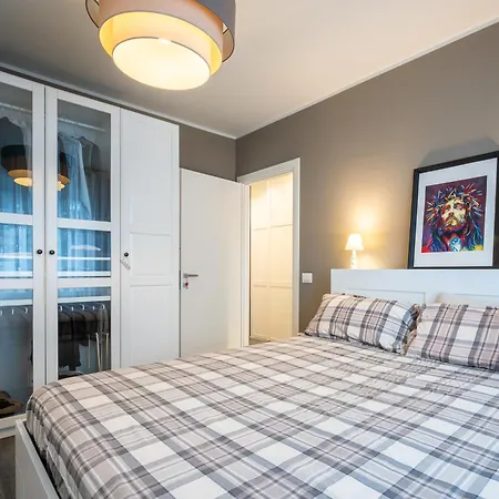 Guesthost - Elegant And Sweet Parma