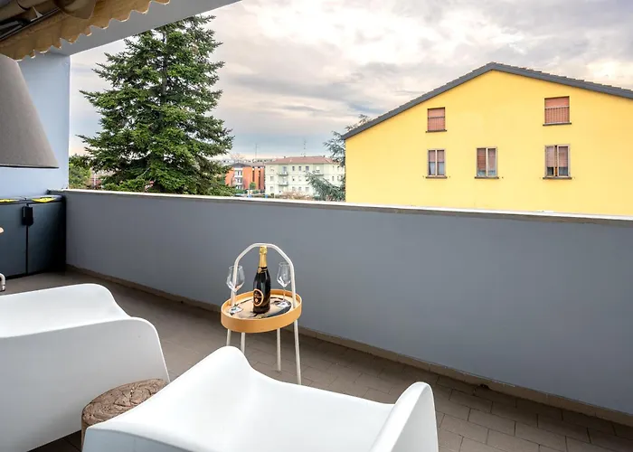 Guesthost - Elegant And Sweet