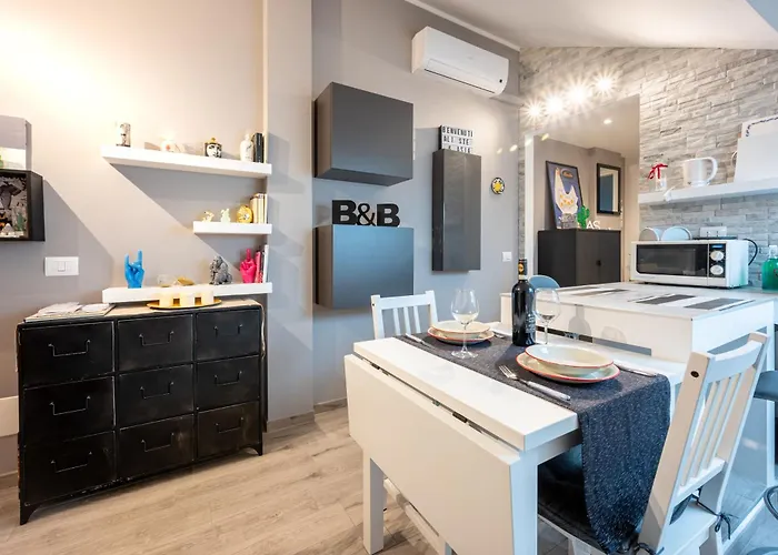 Guesthost - Elegant And Sweet Apartment