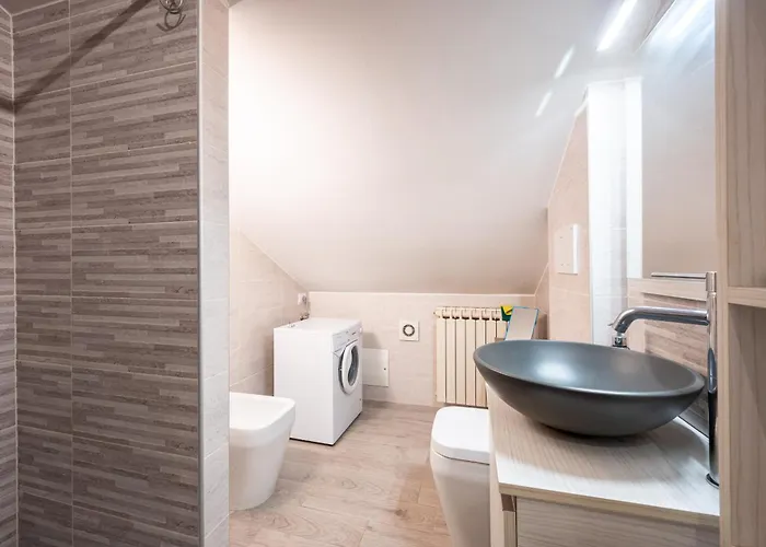 Guesthost - Elegant And Sweet Apartment Parma